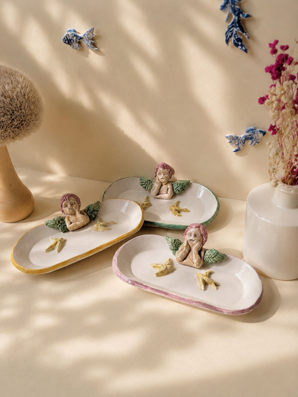 Bandejita alargada con querubín