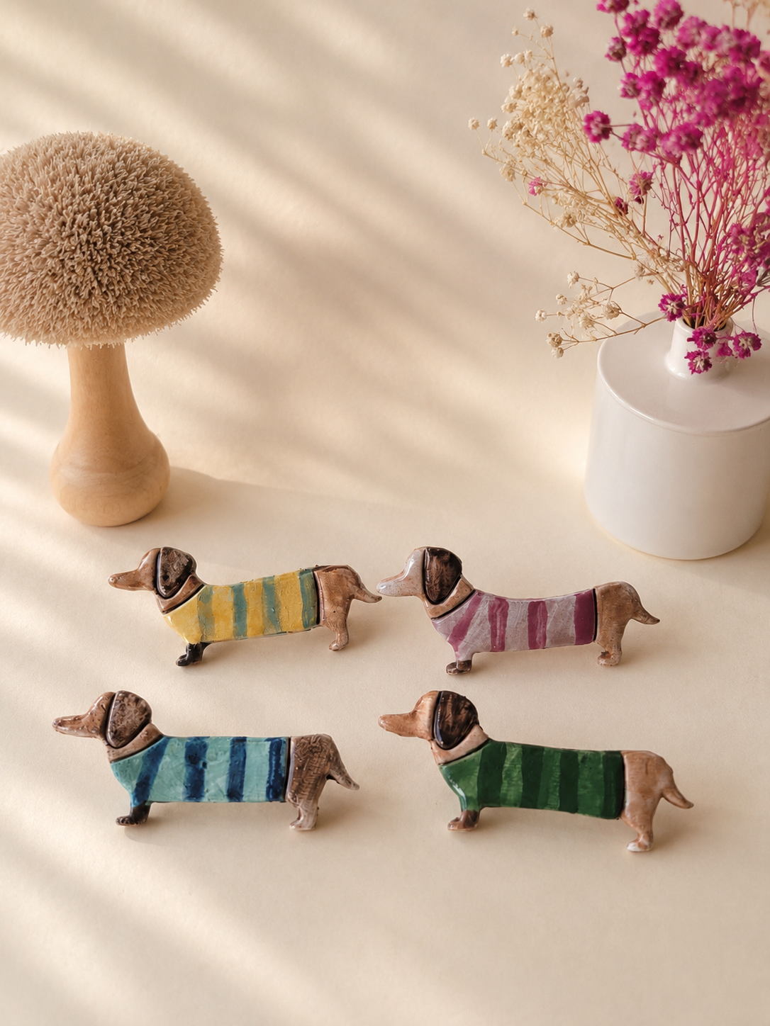 Broche perro salchicha con jersey